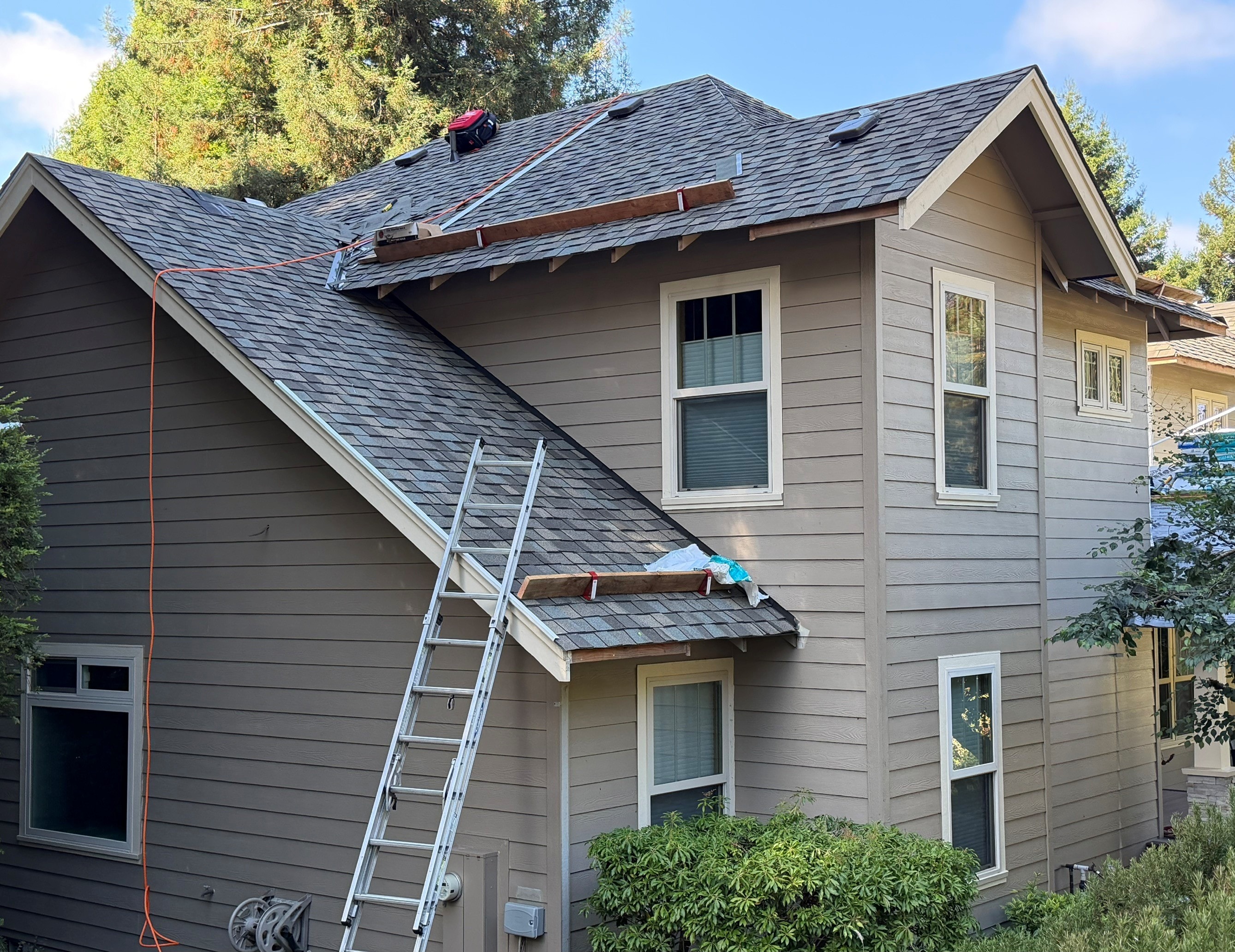 CertainTeed Landmark TL shingles in Country Gray — completed installation