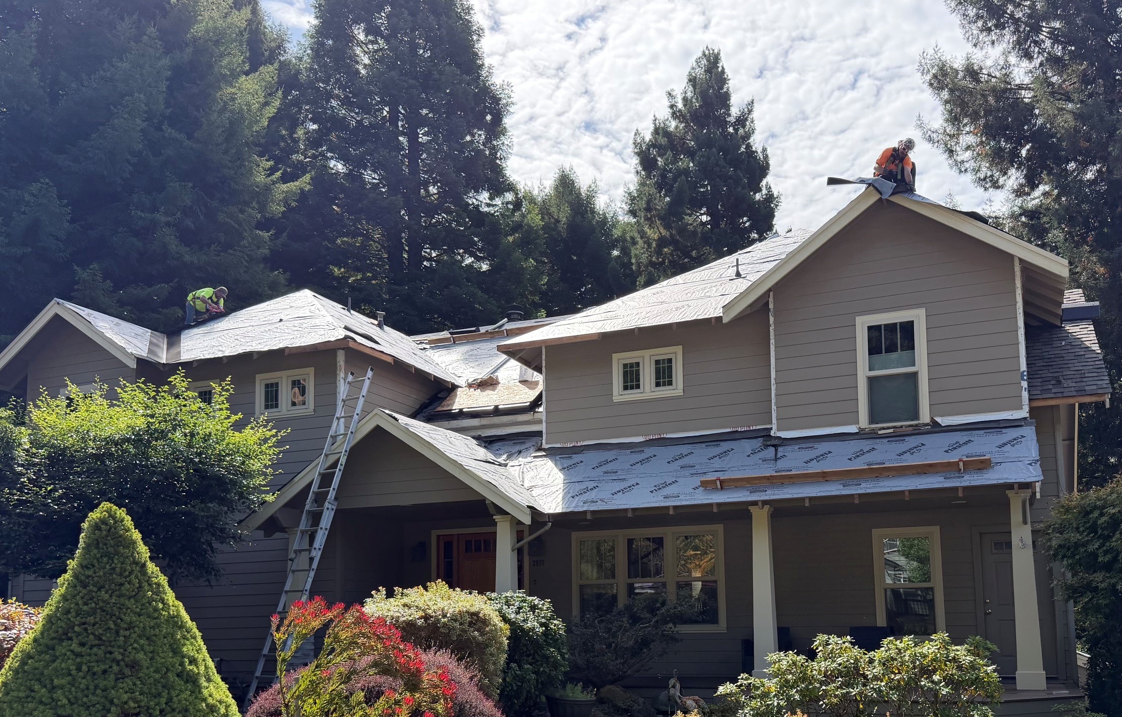 CertainTeed Landmark TL shingles in Country Gray — installation in progress
